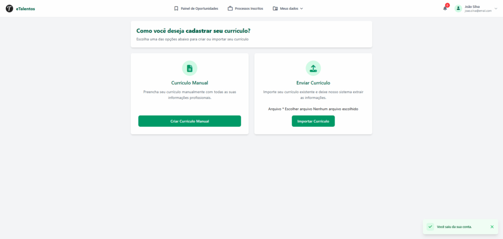 Imagem mostra a tela com as opções “Currículo Manual” e “Enviar Currículo”, com o botão “Importar Currículo” destacado e um arquivo selecionado.